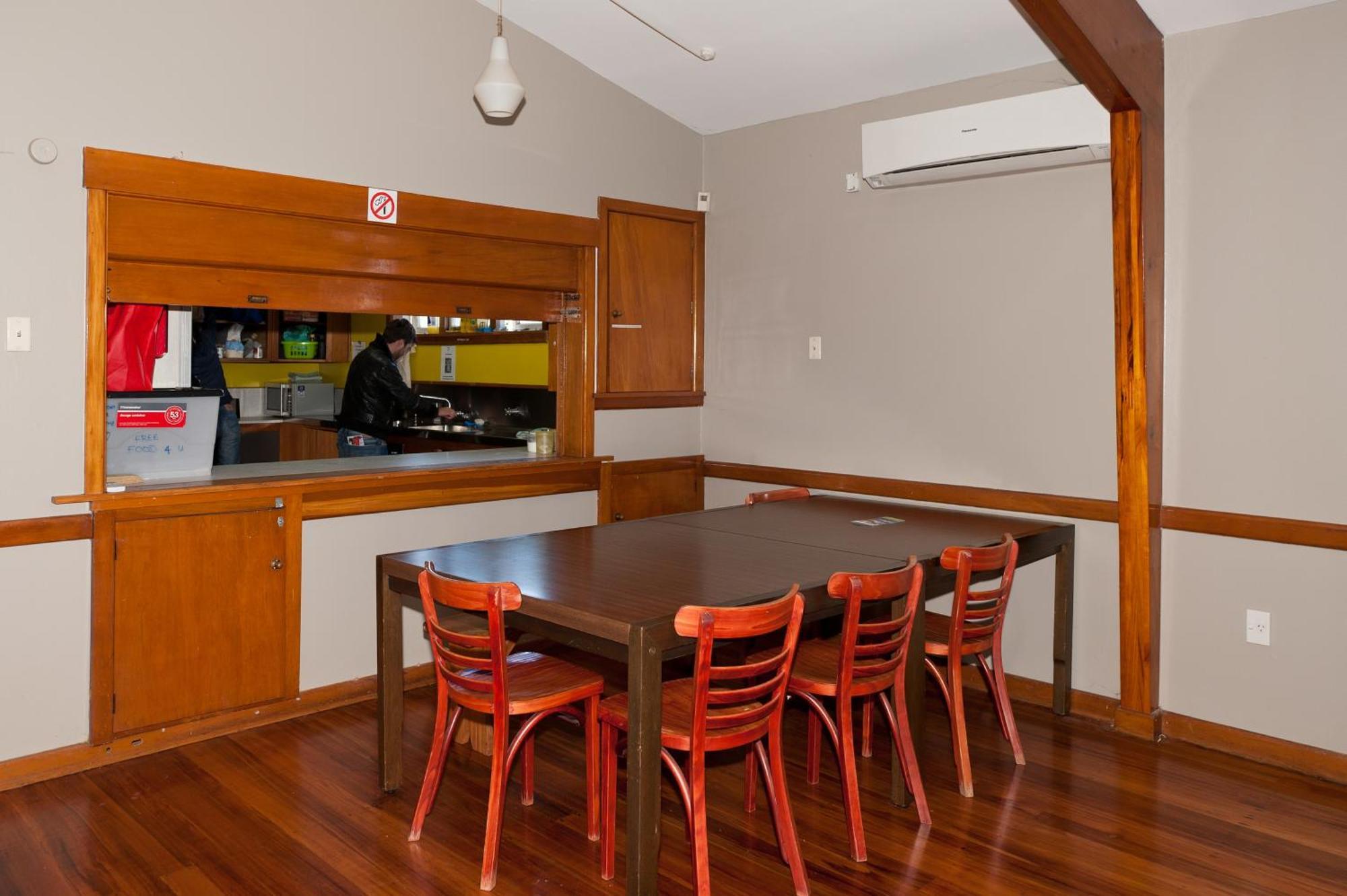 85 On Bealey Hostel Christchurch Buitenkant foto